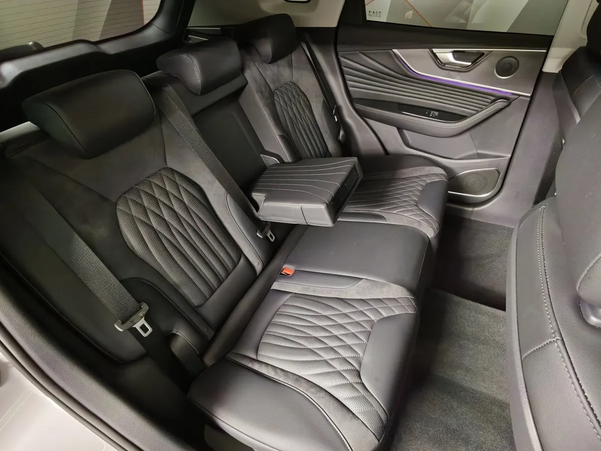 Hongqi HS5 2.0T AT 4WD (245 л.с.) Комфорт Серый в АВИЛОН. Слайд №17