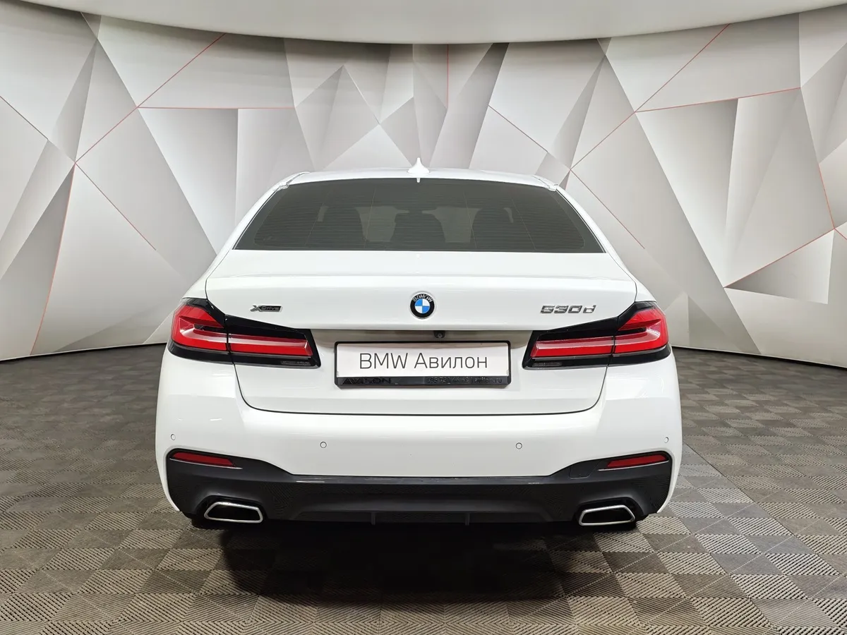 BMW 5 серия 530d xDrive Steptronic (249 л.с.) Base (Локальная сборка) Белый в АВИЛОН. Слайд №4