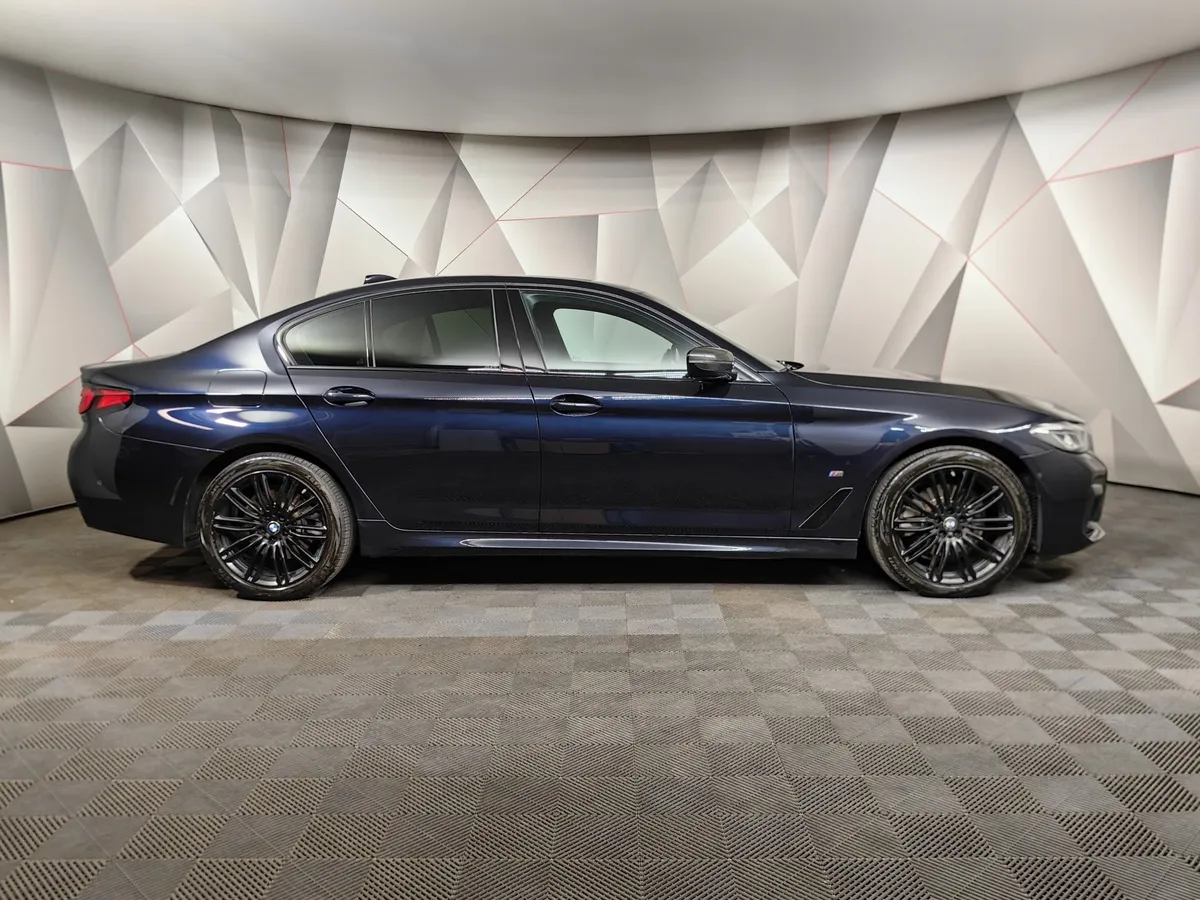 BMW 5 серия 520d xDrive Steptronic (190 л.с.) M Sport Черный в АВИЛОН. Слайд №6