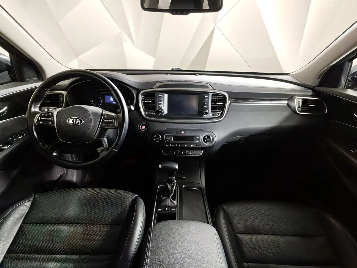 Kia Sorento 2.4 GDI AT AWD (188 л.с.) Luxe Серый в АВИЛОН. Слайд №13