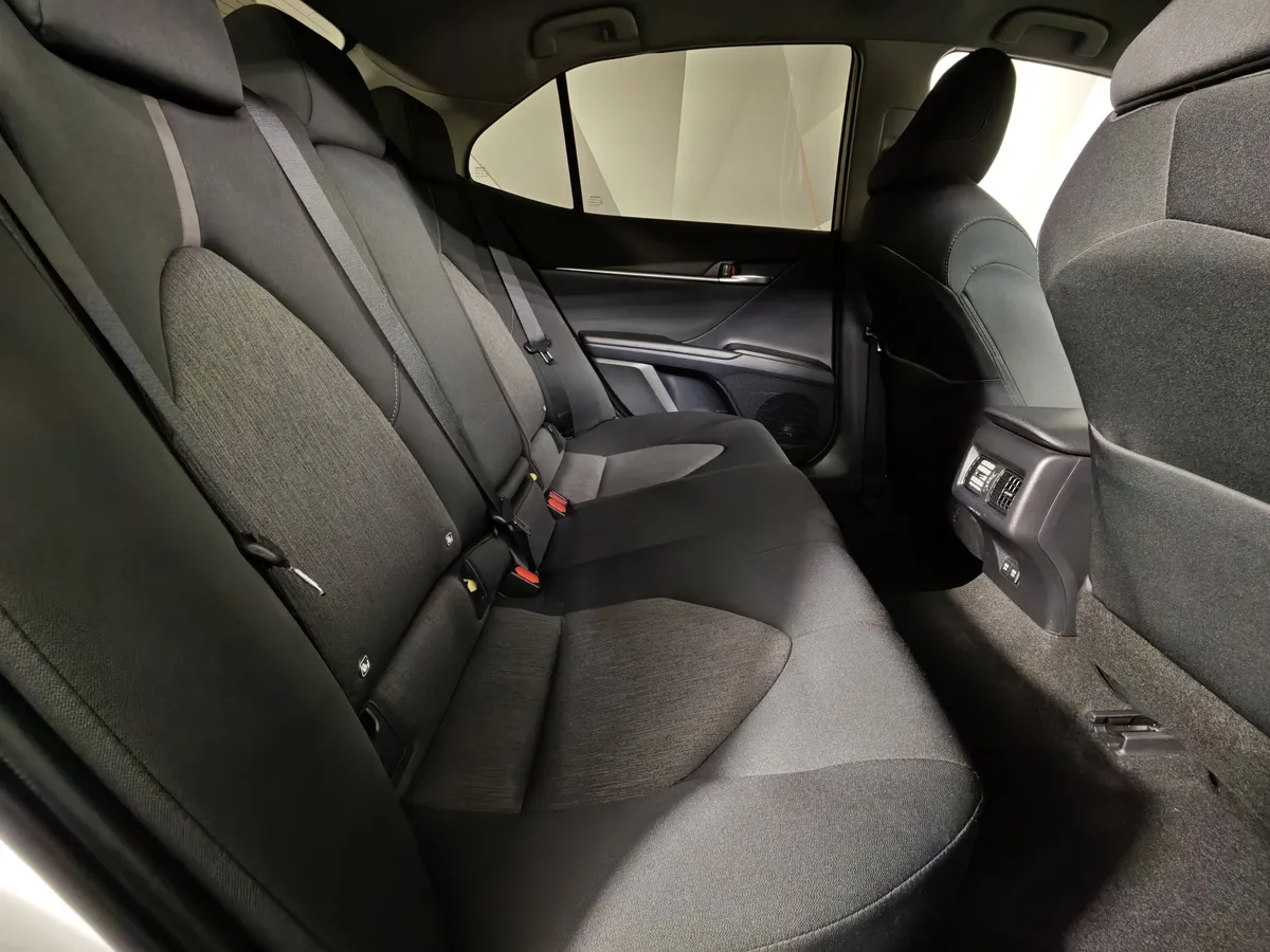 Toyota Camry 2.0 AT (150 л.с.) Белый в АВИЛОН. Слайд №16