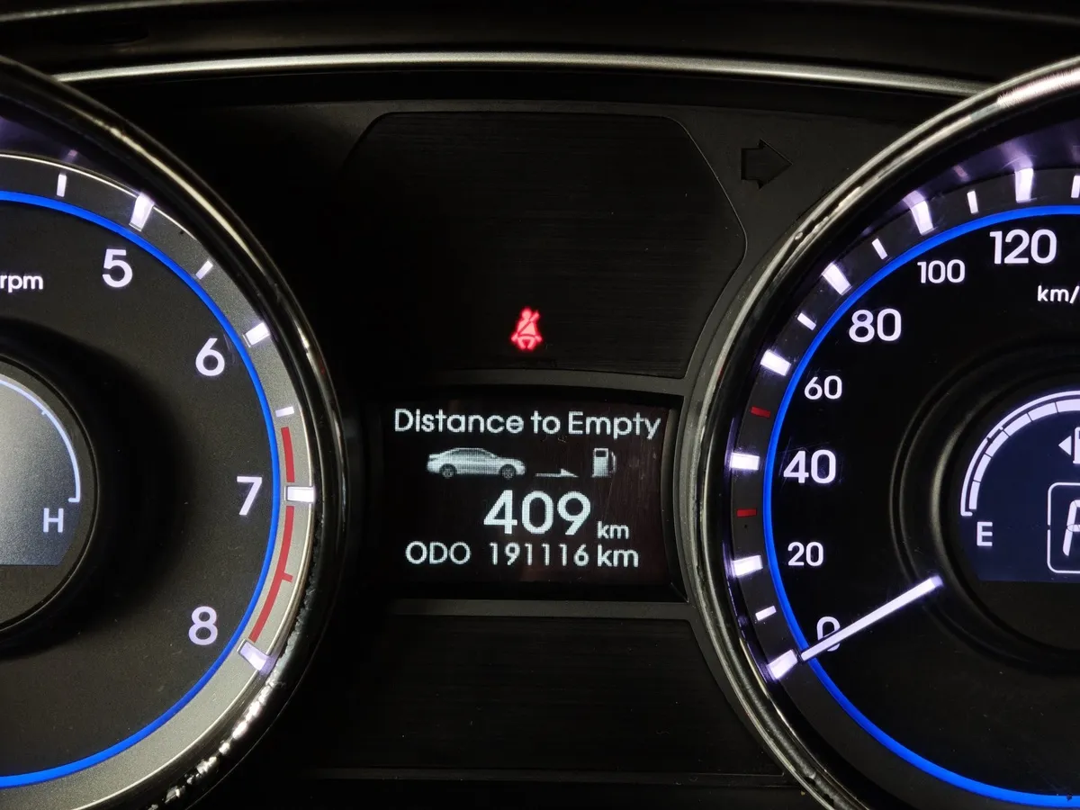 Hyundai Sonata 2.0 MPi AT (150 л.с.) Style Серебристый в АВИЛОН. Слайд №18