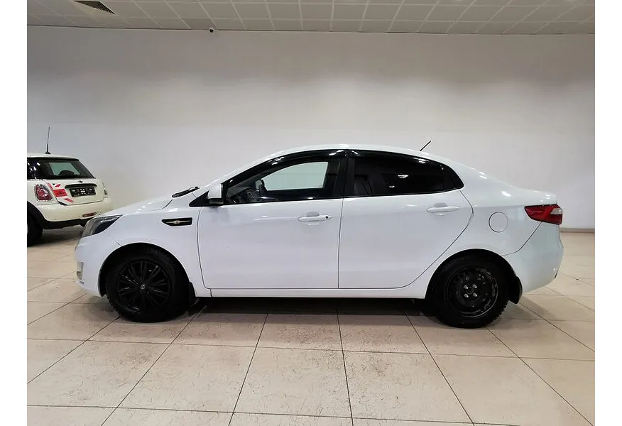 Kia Rio 1.6 AT (123 л.с.) Белый в АВИЛОН. Слайд №5