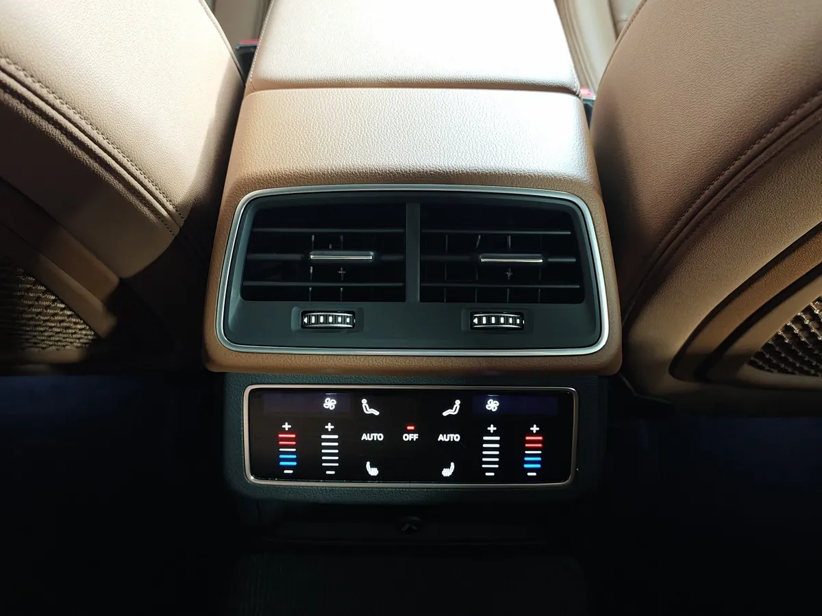 Audi A6 2.0 TFSI S Tronic quattro (252 л.с.) Design Синий в АВИЛОН. Слайд №26