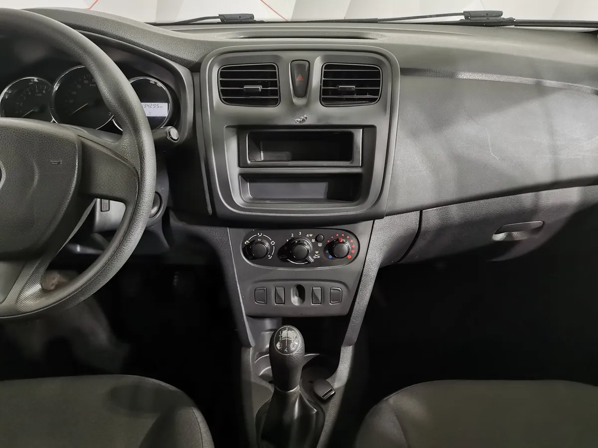 Renault Logan 1.6 MT (82 л.с.) Черный в АВИЛОН. Слайд №14