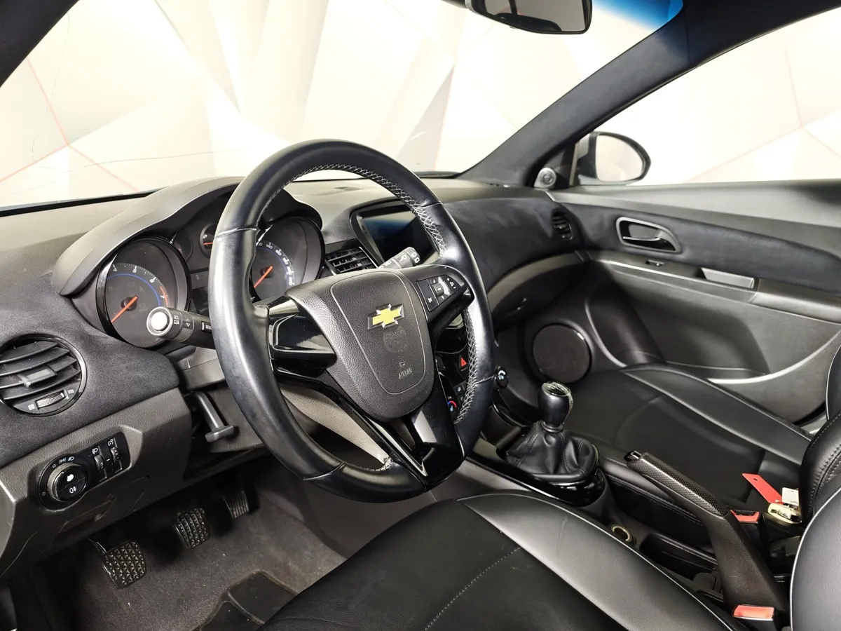 Chevrolet Cruze 1.6 MT (109 л.с.) Серебристый в АВИЛОН. Слайд №19