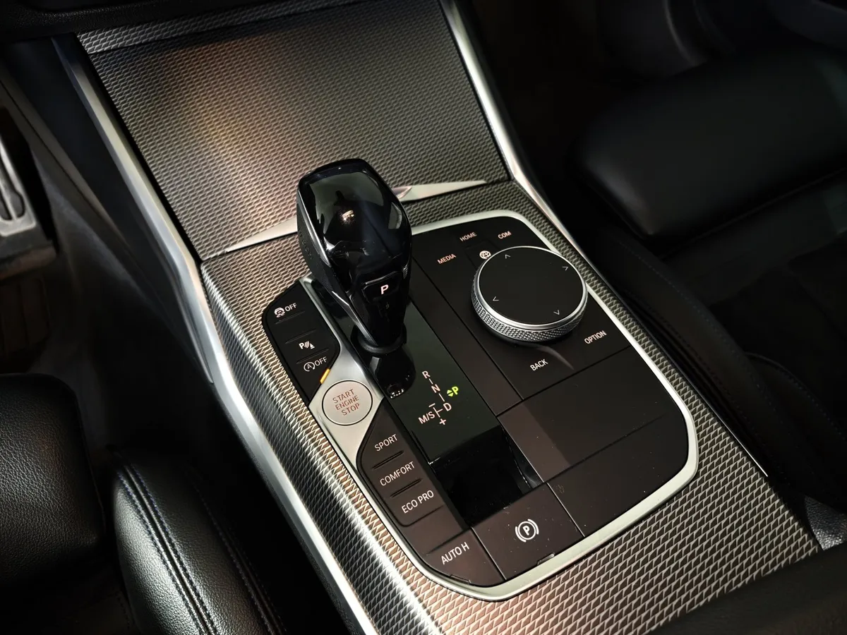 BMW 3 серия 330i Steptronic (258 л.с.) Черный в АВИЛОН. Слайд №17
