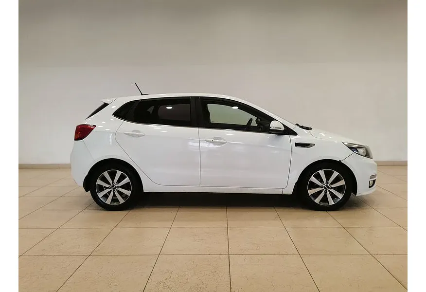 Kia Rio 1.6 AT (123 л.с.) Белый в АВИЛОН. Слайд №6