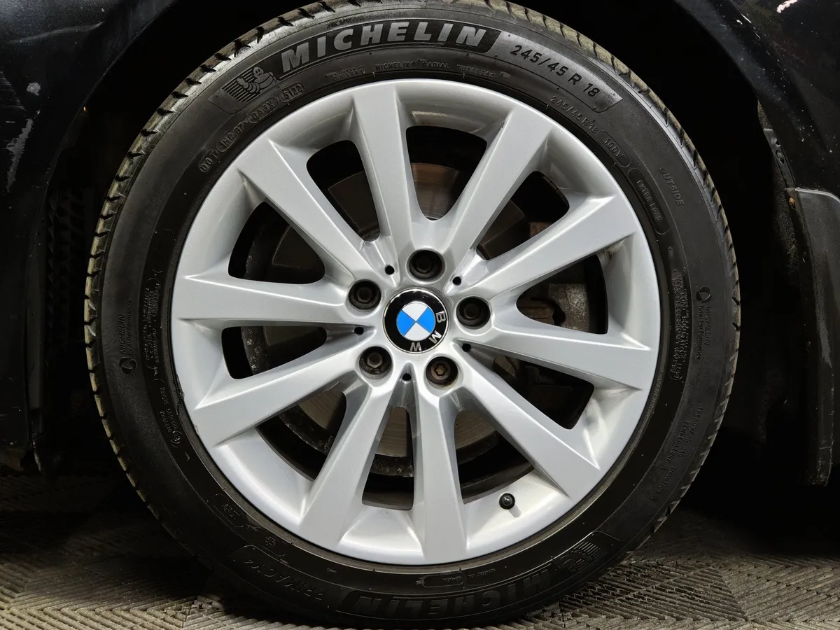 BMW 5 серия 528i xDrive Steptronic (245 л.с.) Черный в АВИЛОН. Слайд №7
