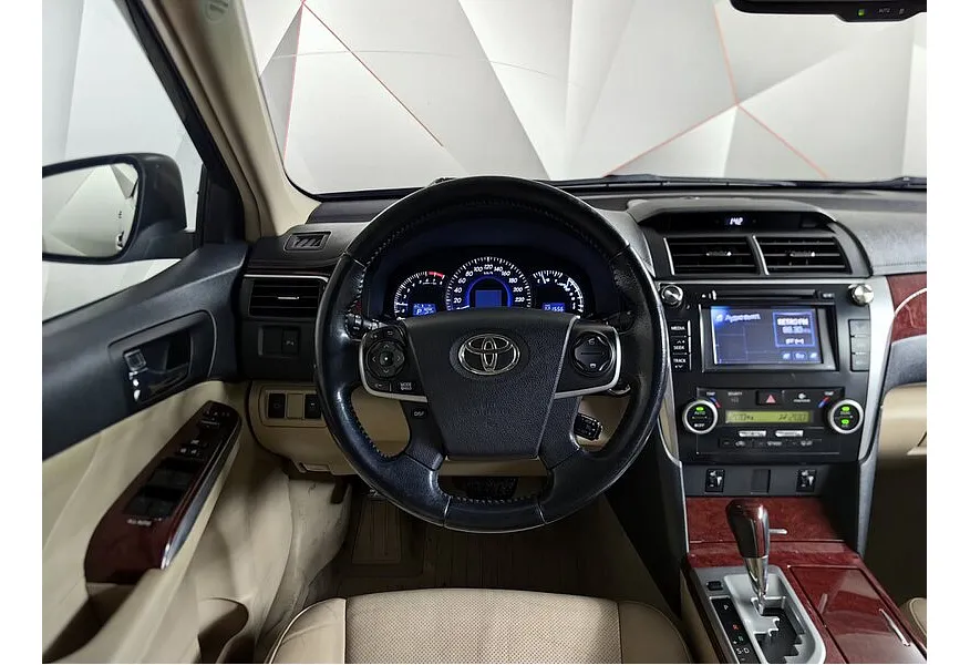 Toyota Camry 2.5 AT (181 л.с.) Черный в АВИЛОН. Слайд №19 Toyota Camry 2.5 AT (181 л.с.) Черный в АВИЛОН. Слайд №19