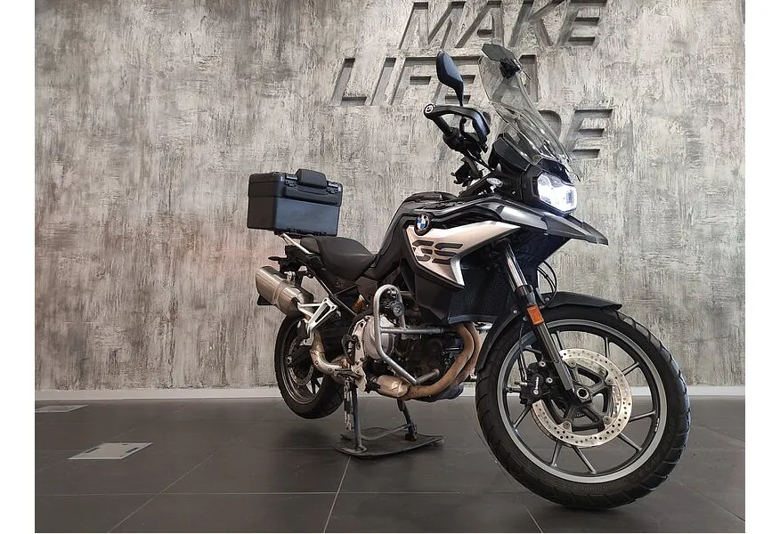 LIVE. Слайд №2