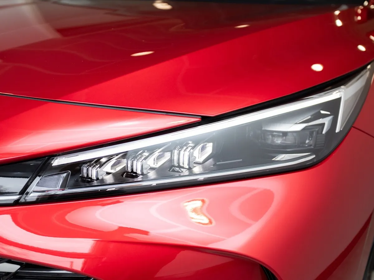 Москвич М70 1.5 DCT FWD (150 л.с.) Драйв Красный в АВИЛОН. Слайд №14