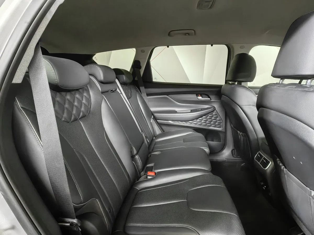 Hyundai Santa Fe 2.5 AWD 6AT (180 л.с.) Prestige Серый в АВИЛОН. Слайд №16