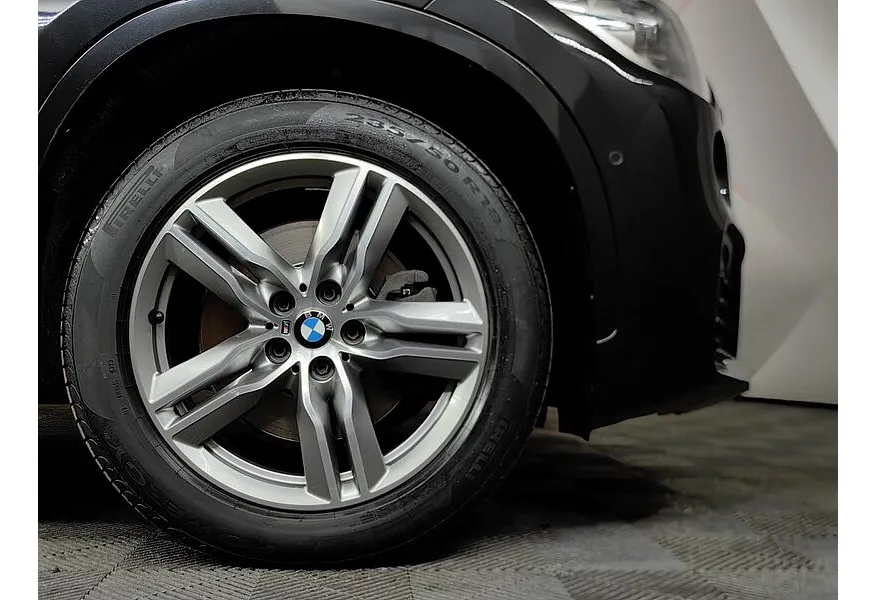 BMW X1 20i xDrive (192 л.с.) M Sport Черный в АВИЛОН. Слайд №7