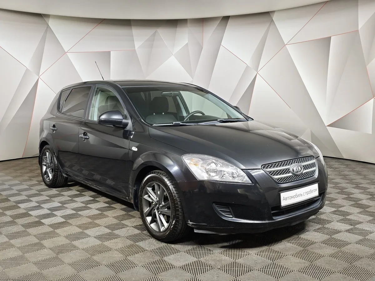 Kia Ceed 1.6 MT (122 л.с.) Черный в АВИЛОН. Слайд №3