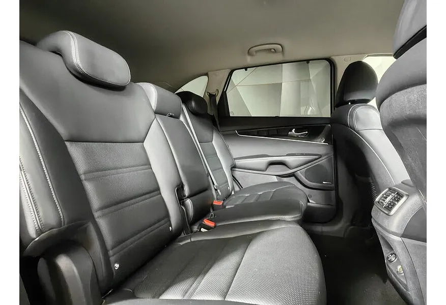 Kia Sorento 2.2 D AT AWD (5 мест) (200 л.с.) Prestige Белый в АВИЛОН. Слайд №16