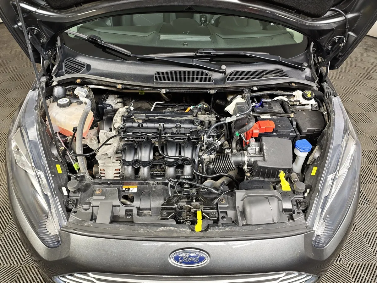Ford Fiesta 1.4 MT (80 л.с.) Ghia Серый в АВИЛОН. Слайд №11