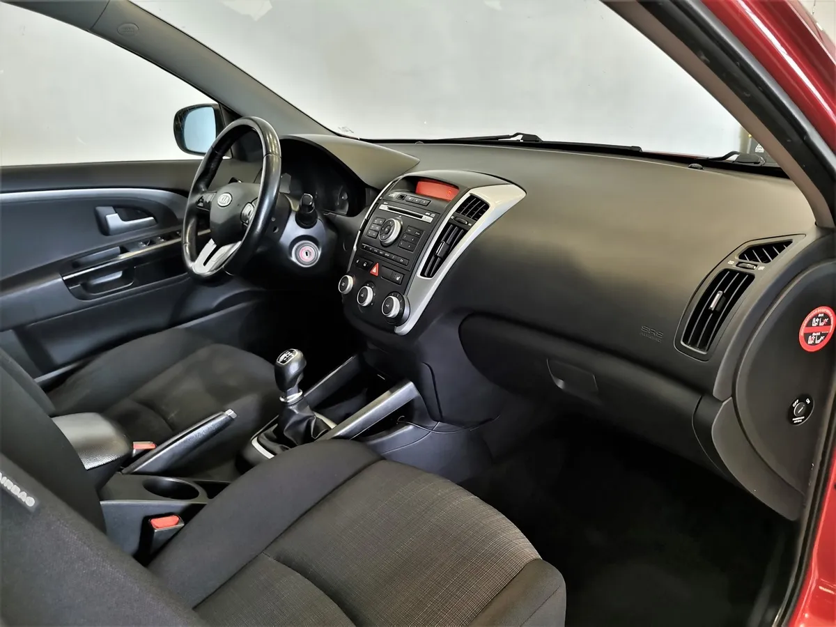 Kia Ceed 1.6 MT (129 л.с.) Comfort Красный в АВИЛОН. Слайд №10