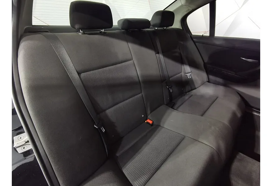 BMW 3 серия 318i AT (136 л.с.) Черный в АВИЛОН. Слайд №13 BMW 3 серия 318i AT (136 л.с.) Черный в АВИЛОН. Слайд №13