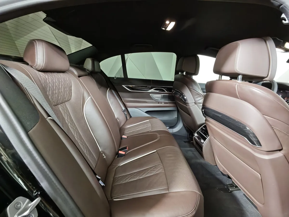 BMW 7 серия 730d xDrive Steptronic (249 л.с.) Base Локальная сборка Черный в АВИЛОН. Слайд №14