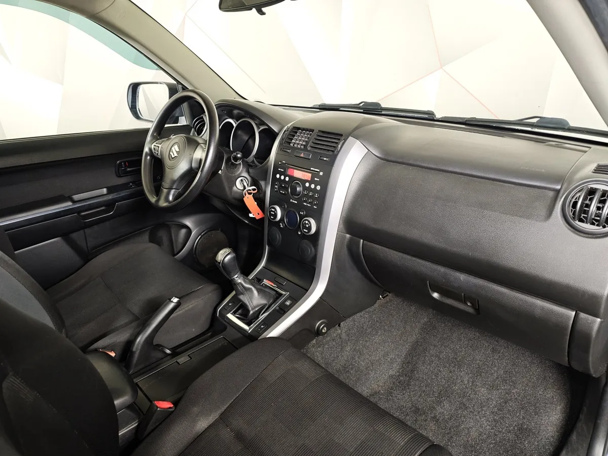 Suzuki Grand Vitara 1.6 MT AWD (106 л.с.) JX-A Черный в АВИЛОН. Слайд №12