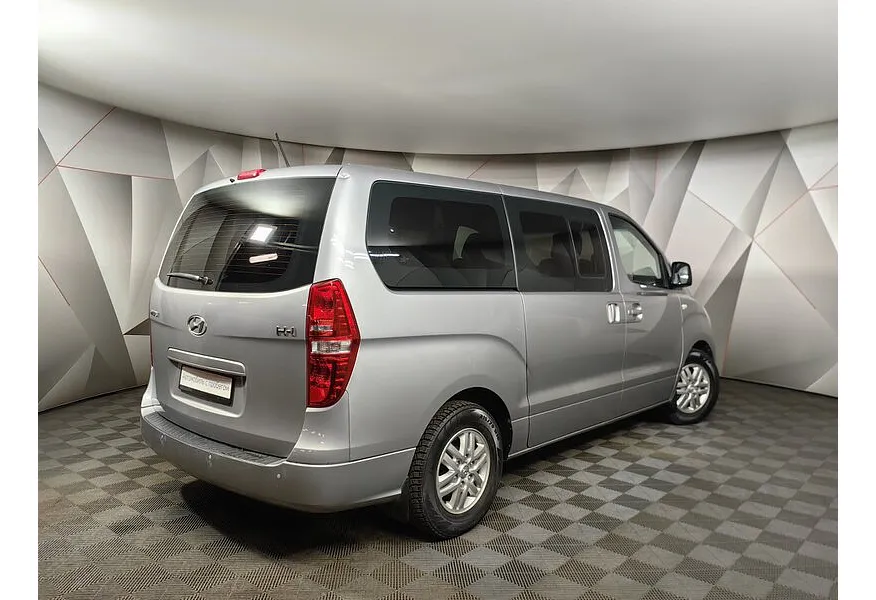 Hyundai H-1 2.5 CRDi AT (170 л.с.) Dynamic Серый в АВИЛОН. Слайд №2