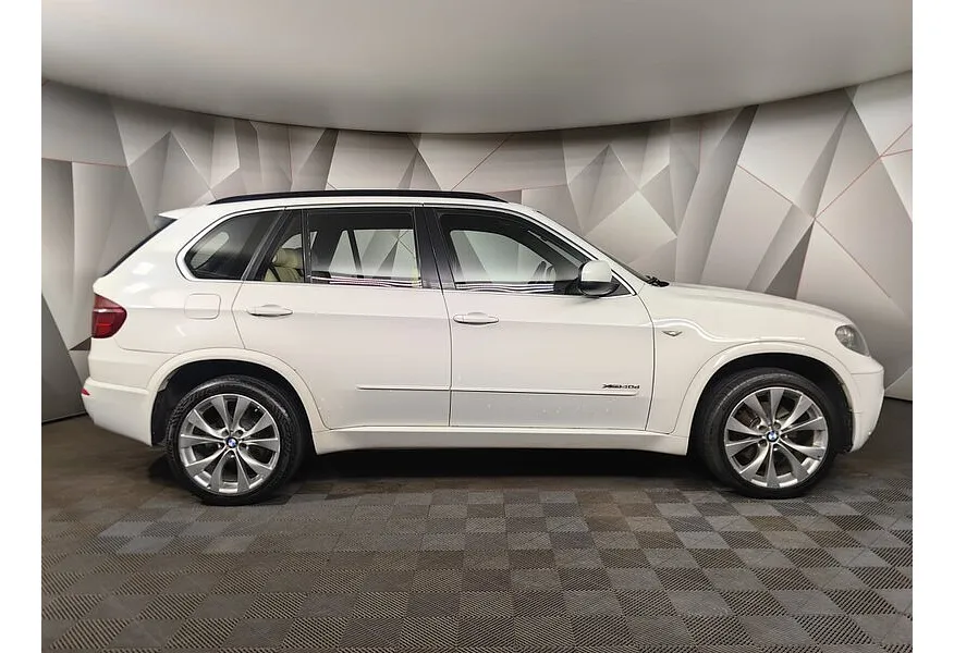 LIVE. Слайд №3