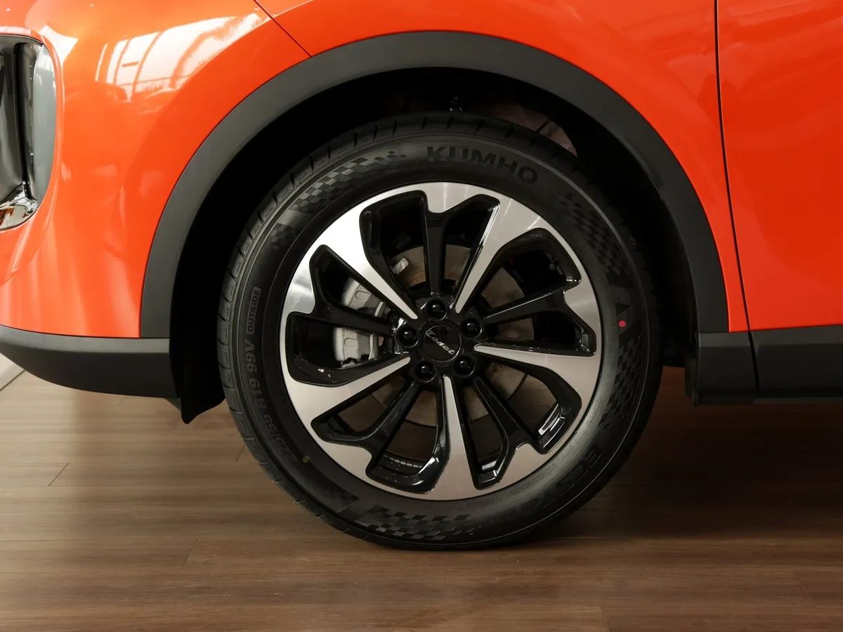 Tenet Plus L6 1.5T 6DCT 2WD (147 л.с.) Ультра Оранжевый в АВИЛОН. Слайд №18