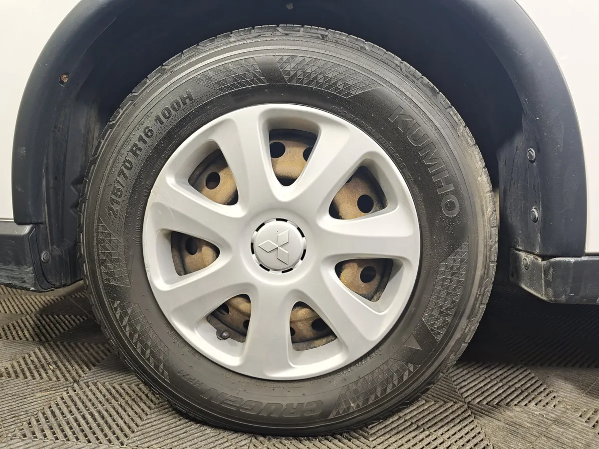 Mitsubishi Outlander 2.0 CVT (146 л.с.) Invite Белый в АВИЛОН. Слайд №9