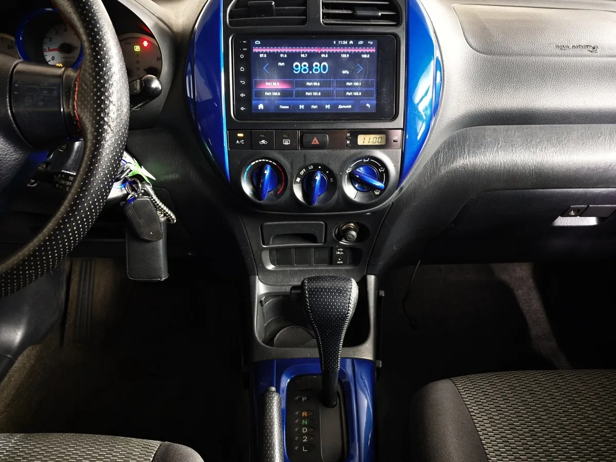 Toyota RAV4 2.4 AT FWD (163 л.с.) Черный в АВИЛОН. Слайд №13