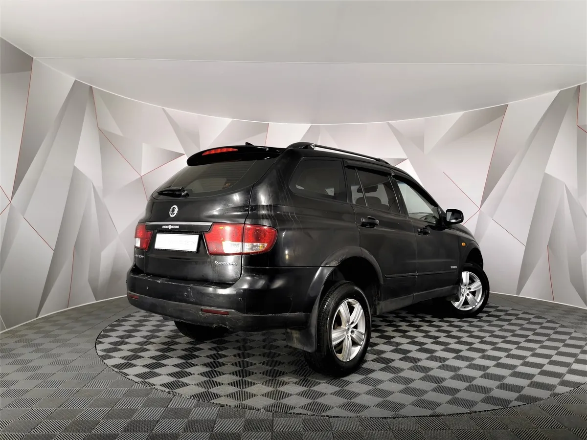 SsangYong Kyron 2.0 Xdi MT 4WD (141 л.с.) Черный в АВИЛОН. Слайд №2