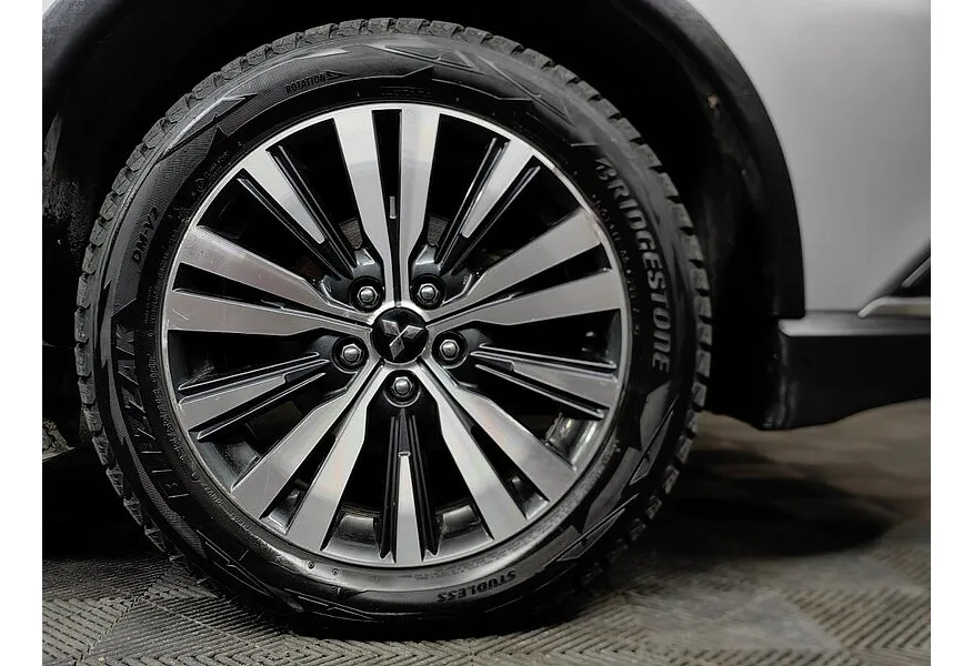 Mitsubishi Outlander 2.0 CVT 4WD (146 л.с.) Серебристый в АВИЛОН. Слайд №9