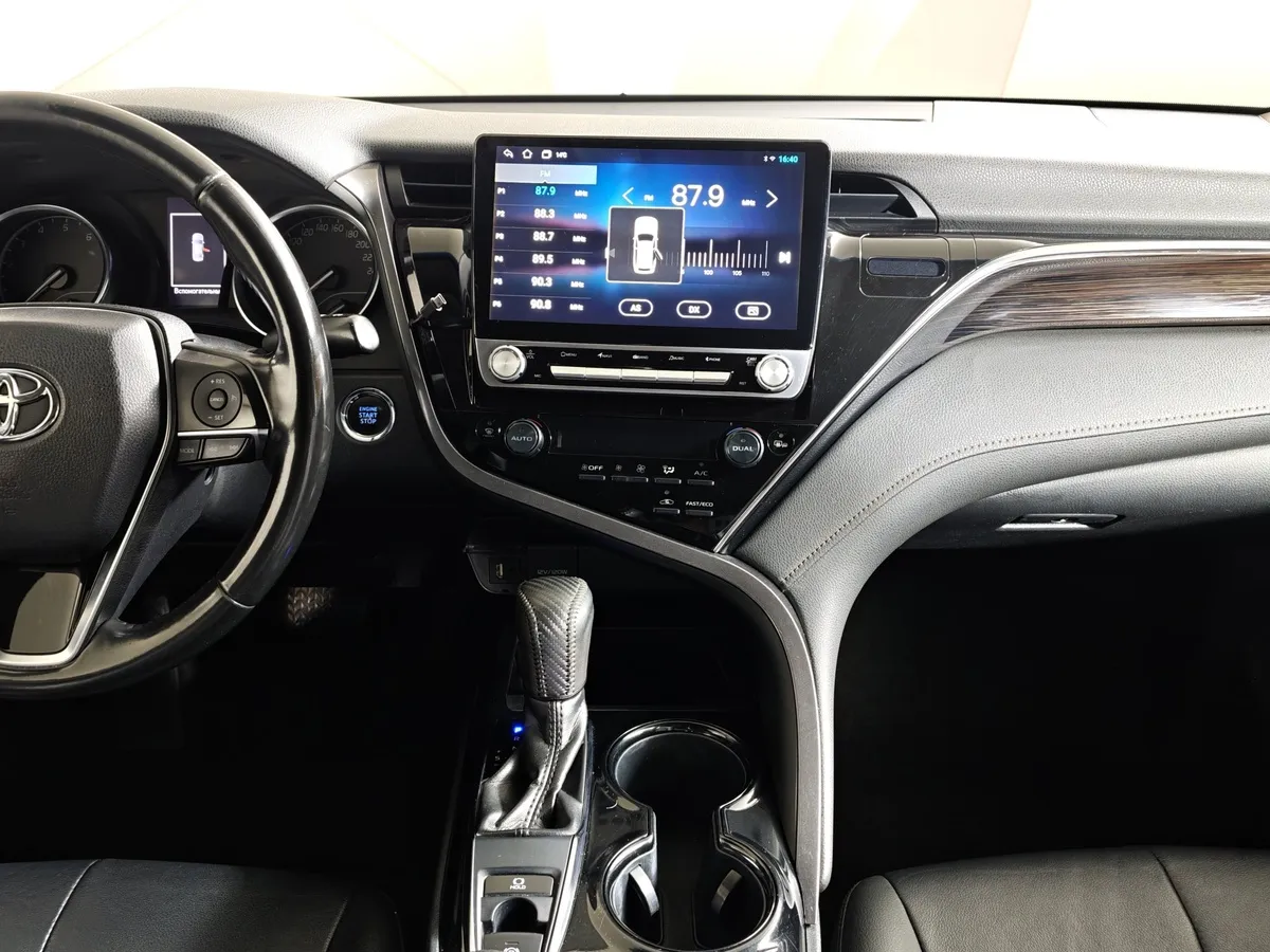Toyota Camry 2.5 AT (181 л.с.) Черный в АВИЛОН. Слайд №14