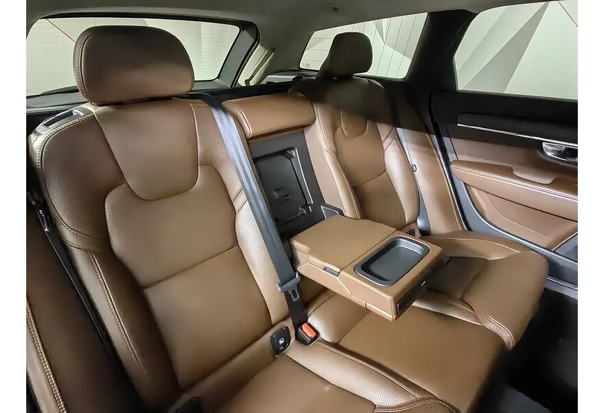 Volvo V90 Cross Country 2.0 T5 Drive-E AT AWD (249 л.с.) Pro Синий в АВИЛОН. Слайд №17