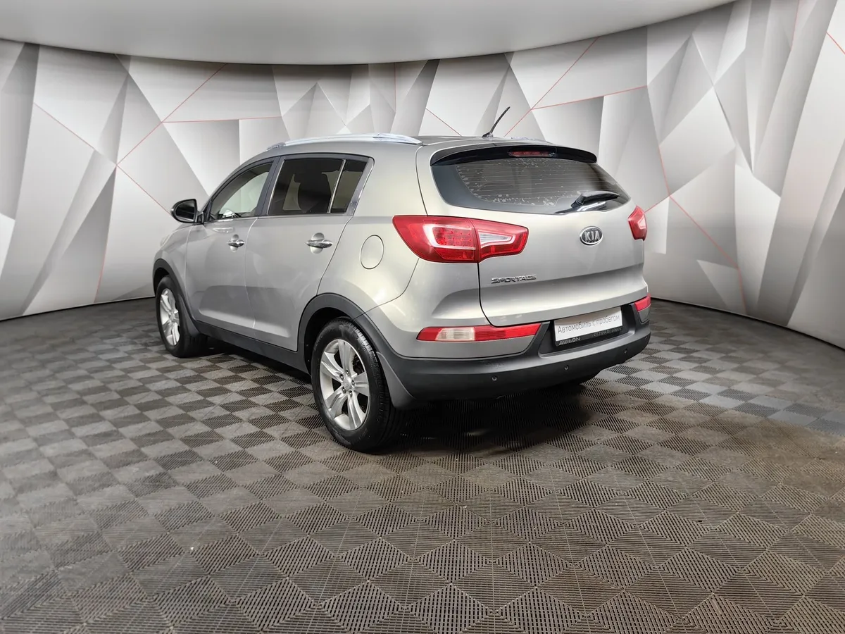 Kia Sportage 2.0 AT (150 л.с.) Серебристый в АВИЛОН. Слайд №4