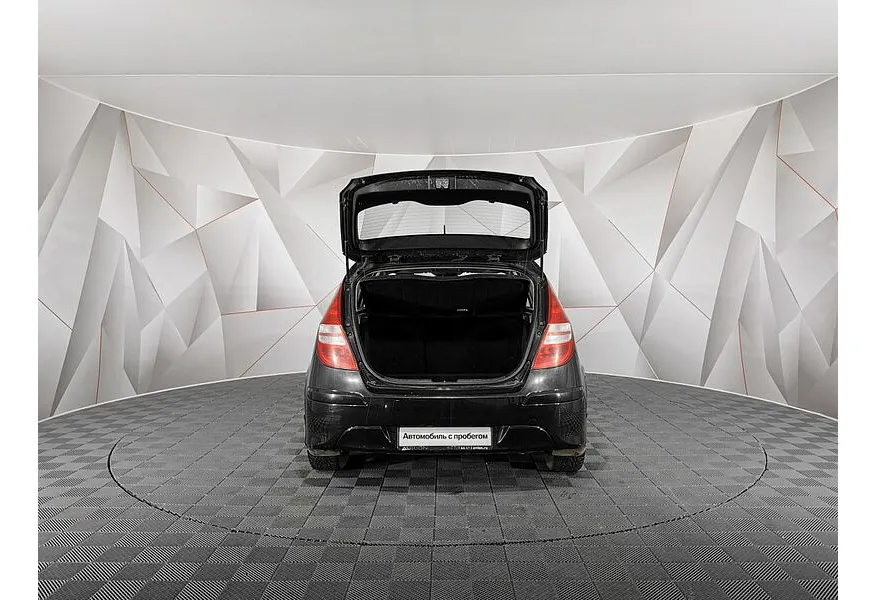 Hyundai i30 1.6 MT (122 л.с.) Черный в АВИЛОН. Слайд №12