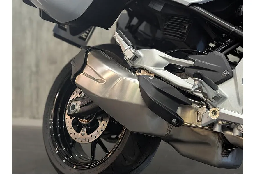 BMW Motorrad F 900 R F 900 R 895 см³ 895 Белый в АВИЛОН. Слайд №10