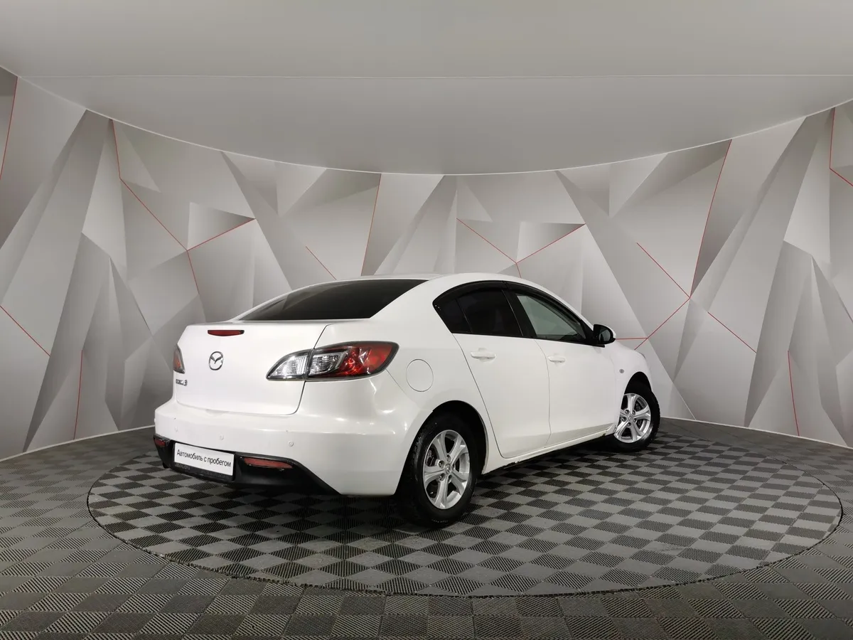 Mazda 3 1.6 AT (105 л.с.) Белый в АВИЛОН. Слайд №2