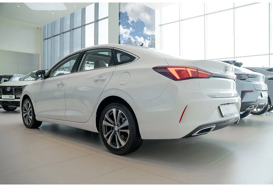 Changan Eado Plus 1.4 TGDI 7DSG 2WD (150 л.с.) Tech Белый в АВИЛОН. Слайд №3