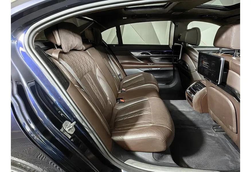BMW 7 серия 750Li xDrive AT (450 л.с.) Pure Excellence Синий в АВИЛОН. Слайд №12