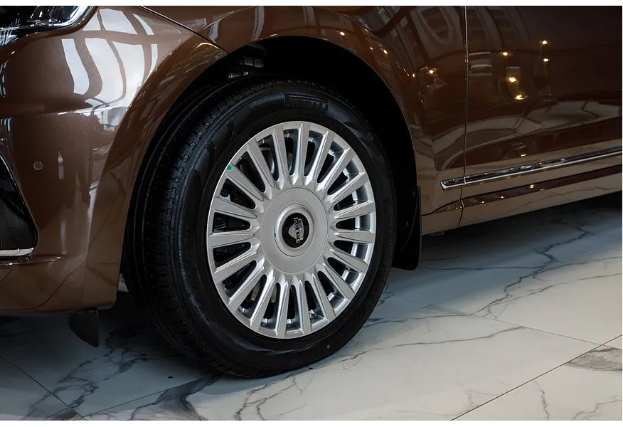 AURUS Komendant 4.4 AWD AT (598 л.с.) Оранжевый в АВИЛОН. Слайд №18