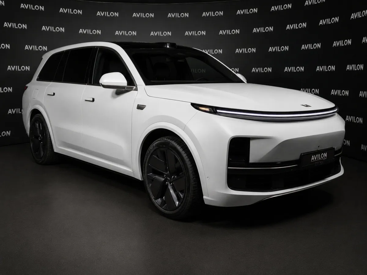 Li Auto L9 1.5 AT 4WD (449 л.с.) Ultra Белый в АВИЛОН. Слайд №2