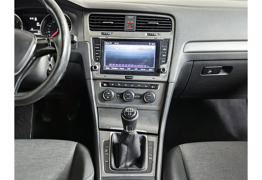 Volkswagen Golf 1.2 TSI BlueMotion MT (85 л.с.) Trendline Белый в АВИЛОН. Слайд №14 Volkswagen Golf 1.2 TSI BlueMotion MT (85 л.с.) Trendline Белый в АВИЛОН. Слайд №14