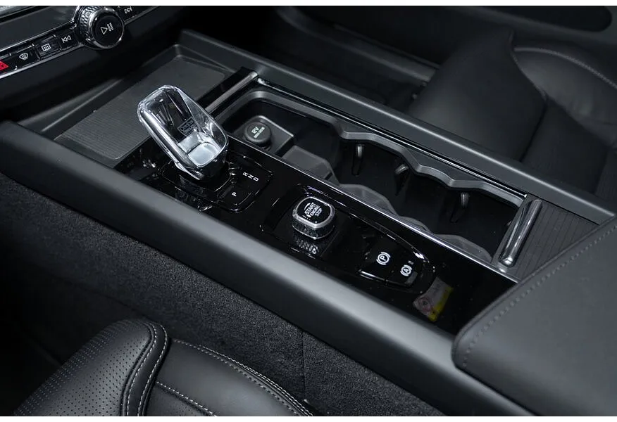 Volvo XC60 2.0 B5 8AT AWD (250 л.с.) Ultra Черный в АВИЛОН. Слайд №13