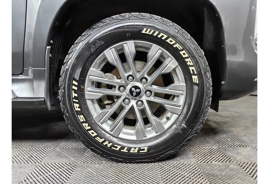 Mitsubishi Pajero Sport 2.4 DI-D AT AWD (181 л.с.) Instyle Серый в АВИЛОН. Слайд №9