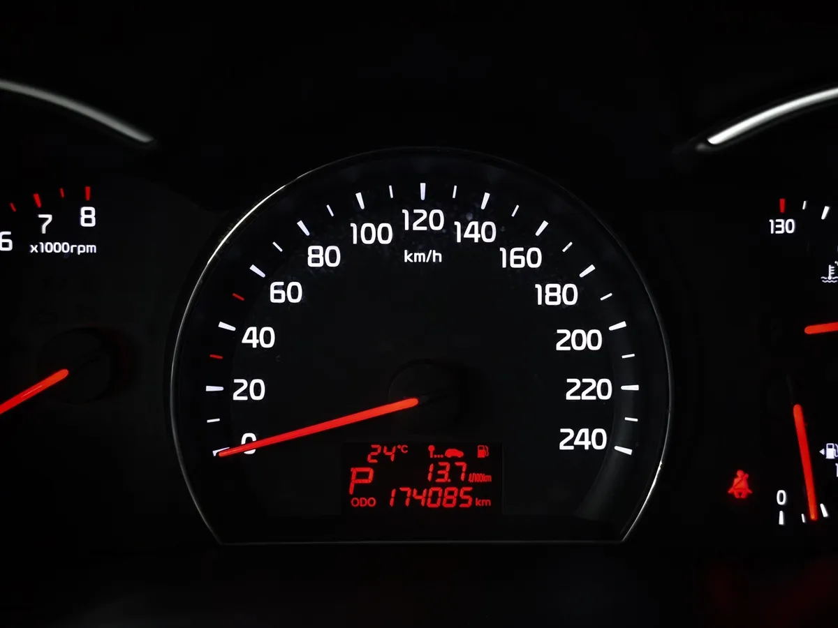 Kia Sorento 2.4 AT (175 л.с.) Classic Коричневый в АВИЛОН. Слайд №18