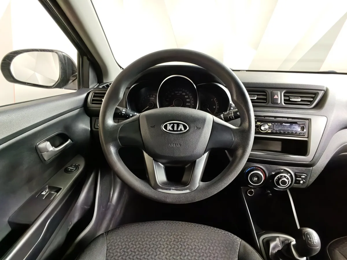 Kia Rio 1.4 MT (107 л.с.) Черный в АВИЛОН. Слайд №18