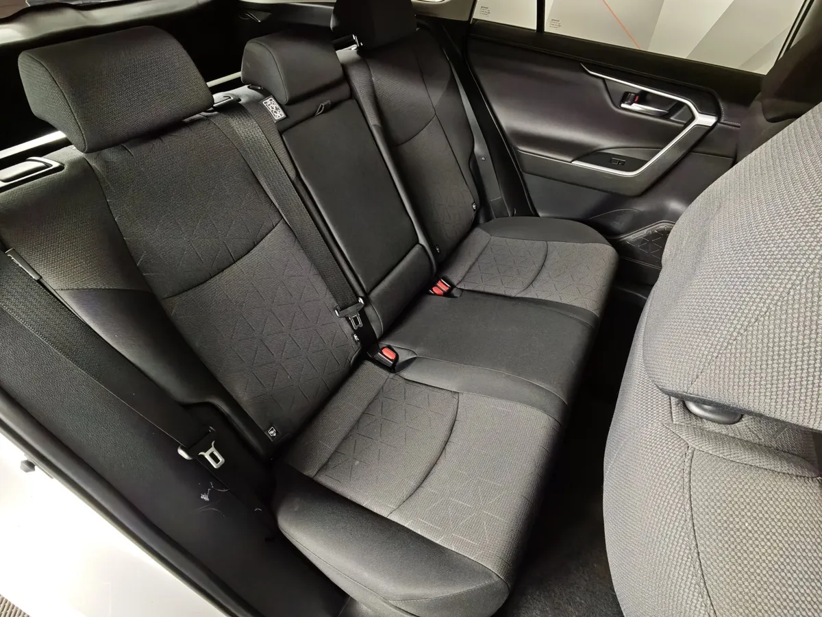 Toyota RAV4 2.0 CVT (149 л.с.) Комфорт Белый в АВИЛОН. Слайд №17