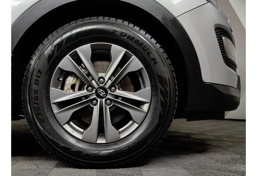 Hyundai Santa Fe 2.4 AT 4WD (175 л.с.) Dynamic Серебристый в АВИЛОН. Слайд №9