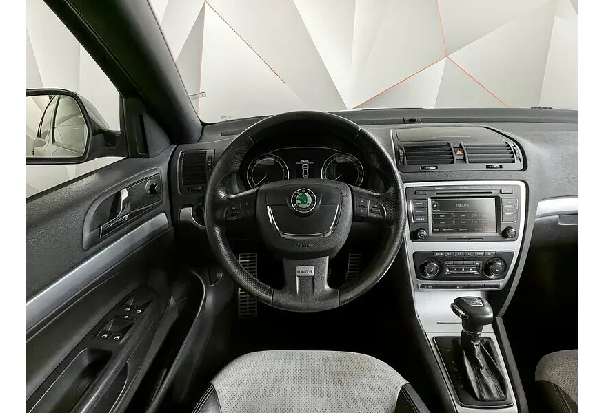 Skoda Octavia 2.0 TSI DSG (200 л.с.) RS Черный в АВИЛОН. Слайд №19